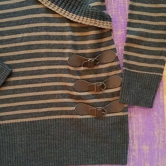 Sweater with accents - Picture 2 of 4